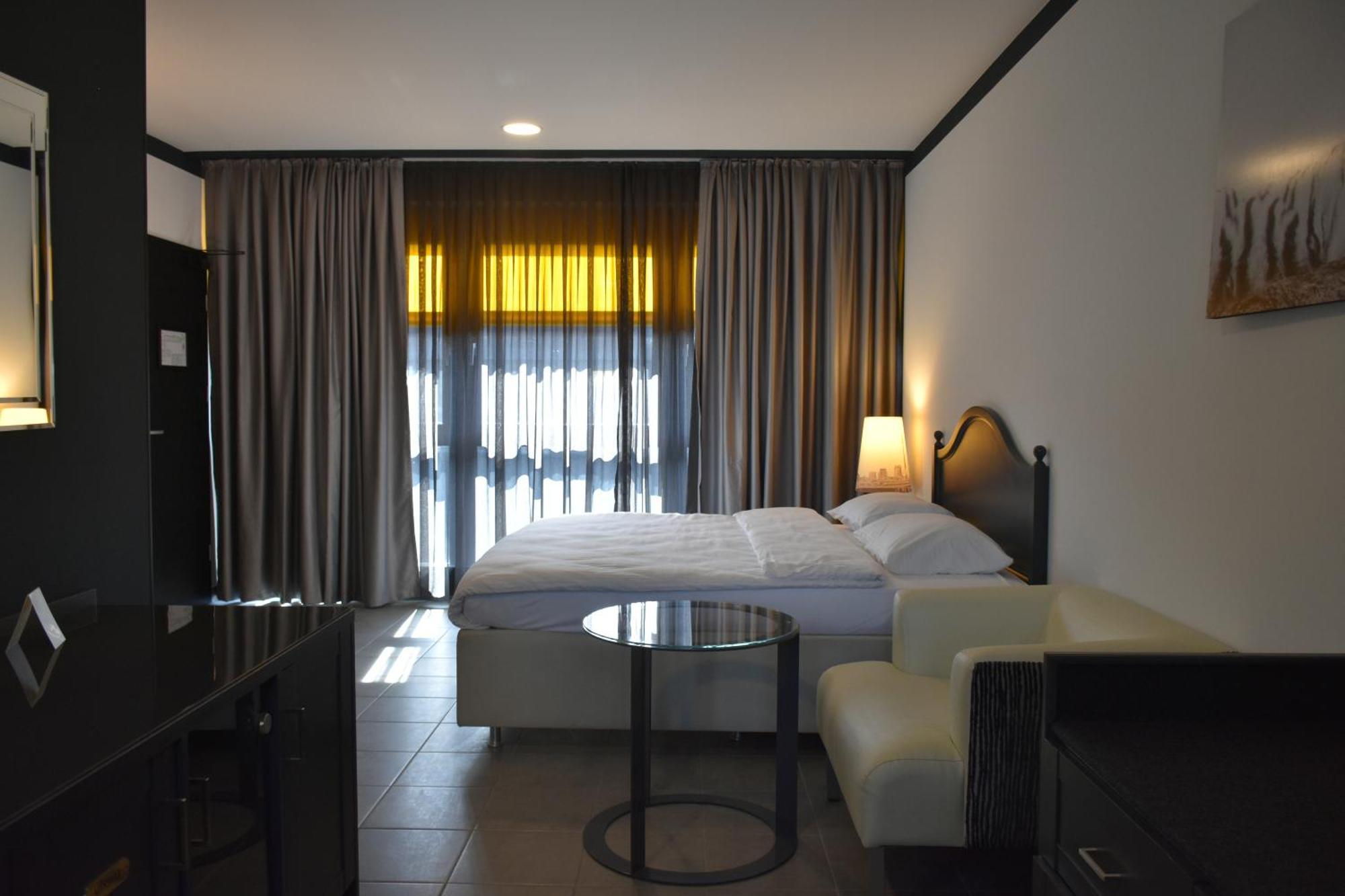 Tibet Hotel Am Airport Duesseldorf-ラーティンゲン エクステリア 写真