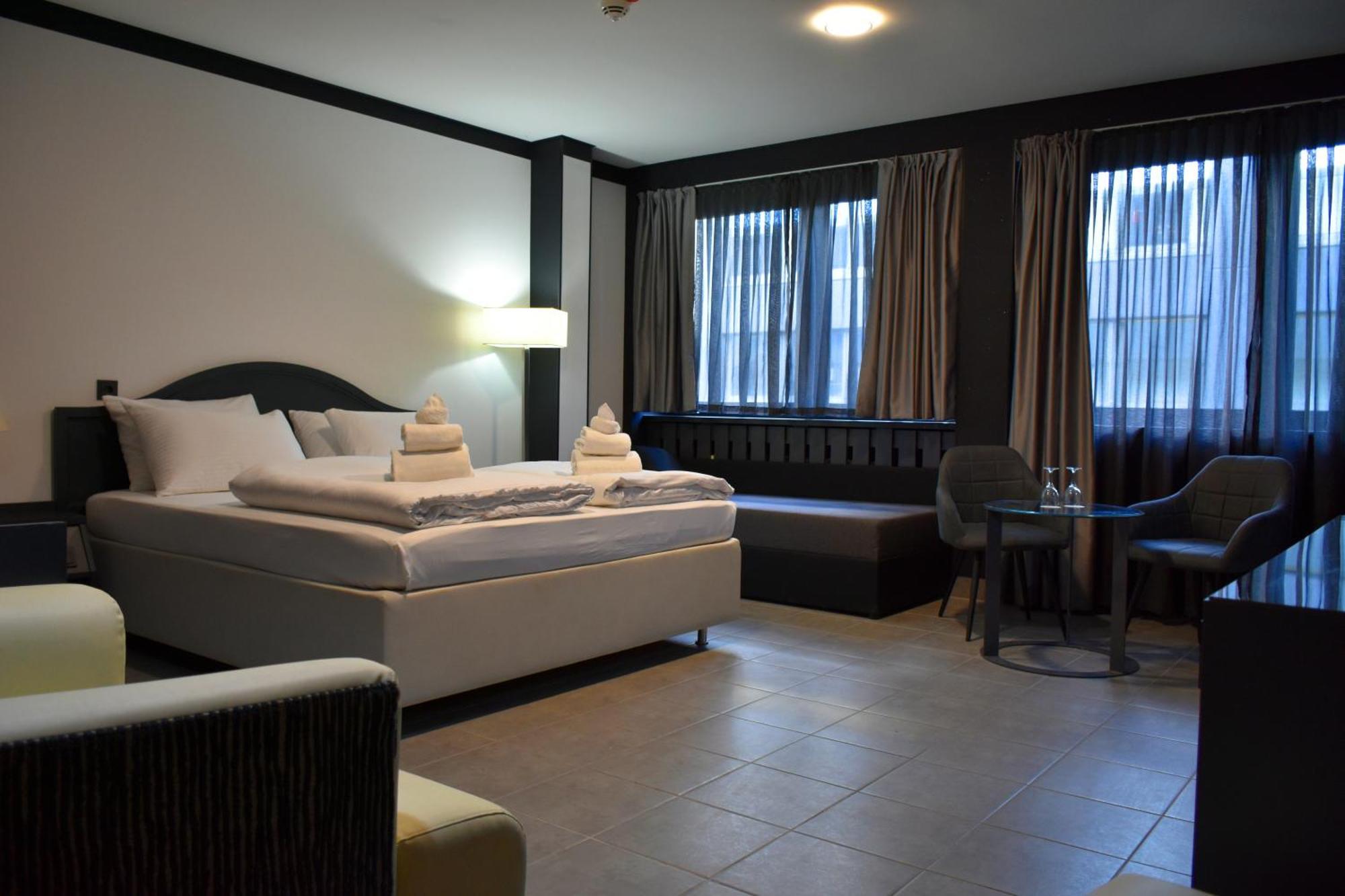 Tibet Hotel Am Airport Duesseldorf-ラーティンゲン エクステリア 写真