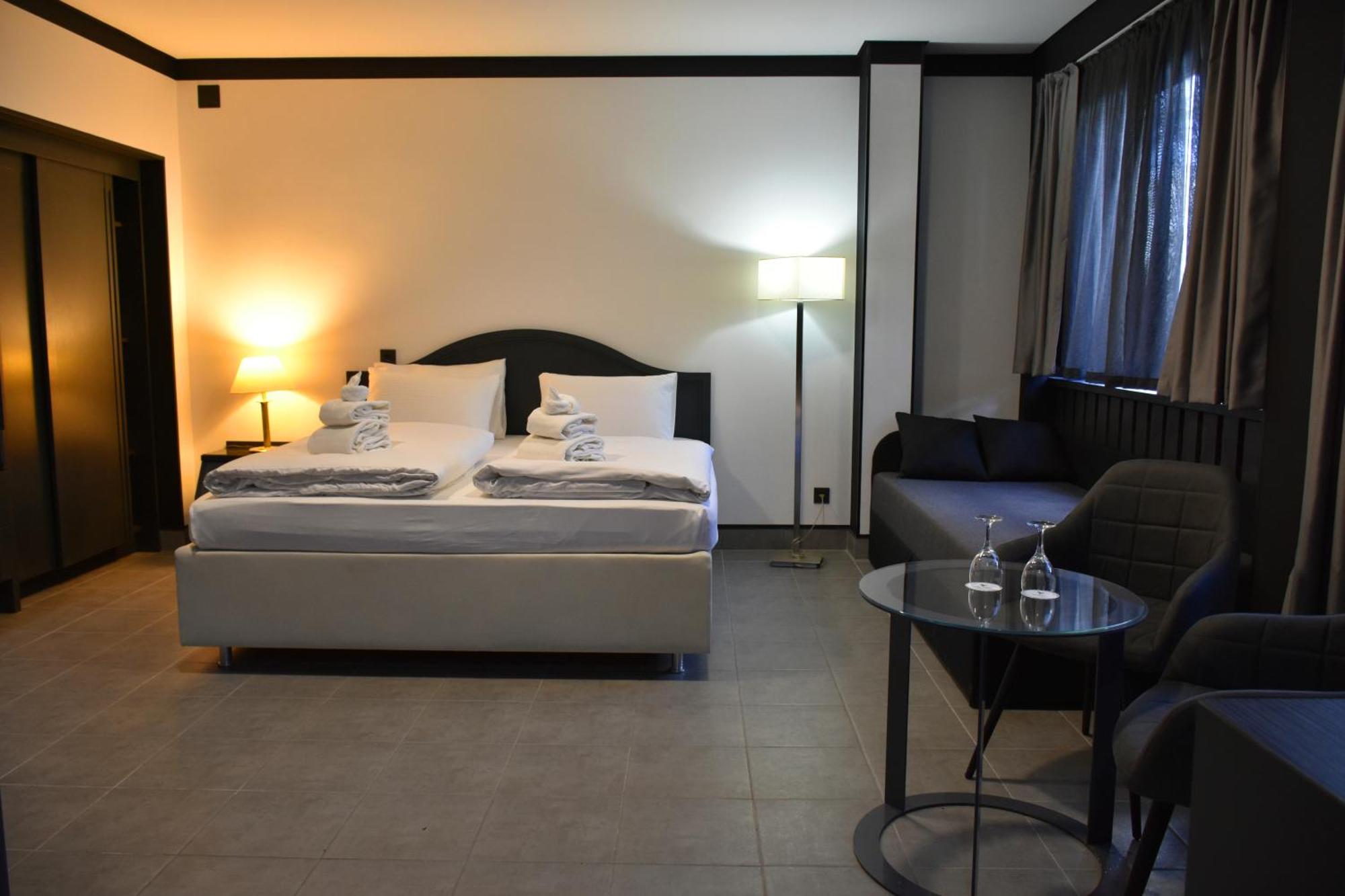 Tibet Hotel Am Airport Duesseldorf-ラーティンゲン エクステリア 写真