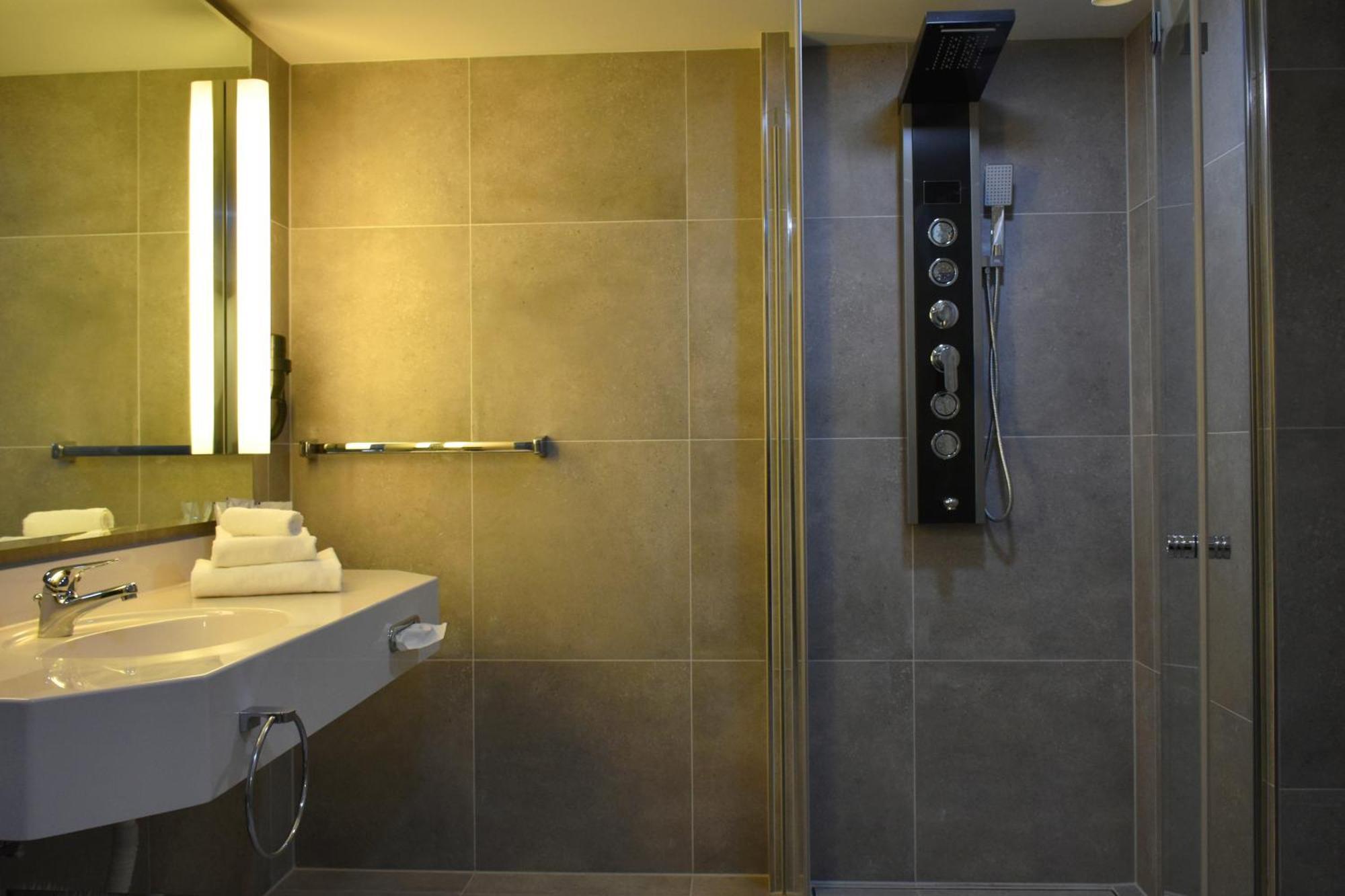 Tibet Hotel Am Airport Duesseldorf-ラーティンゲン エクステリア 写真