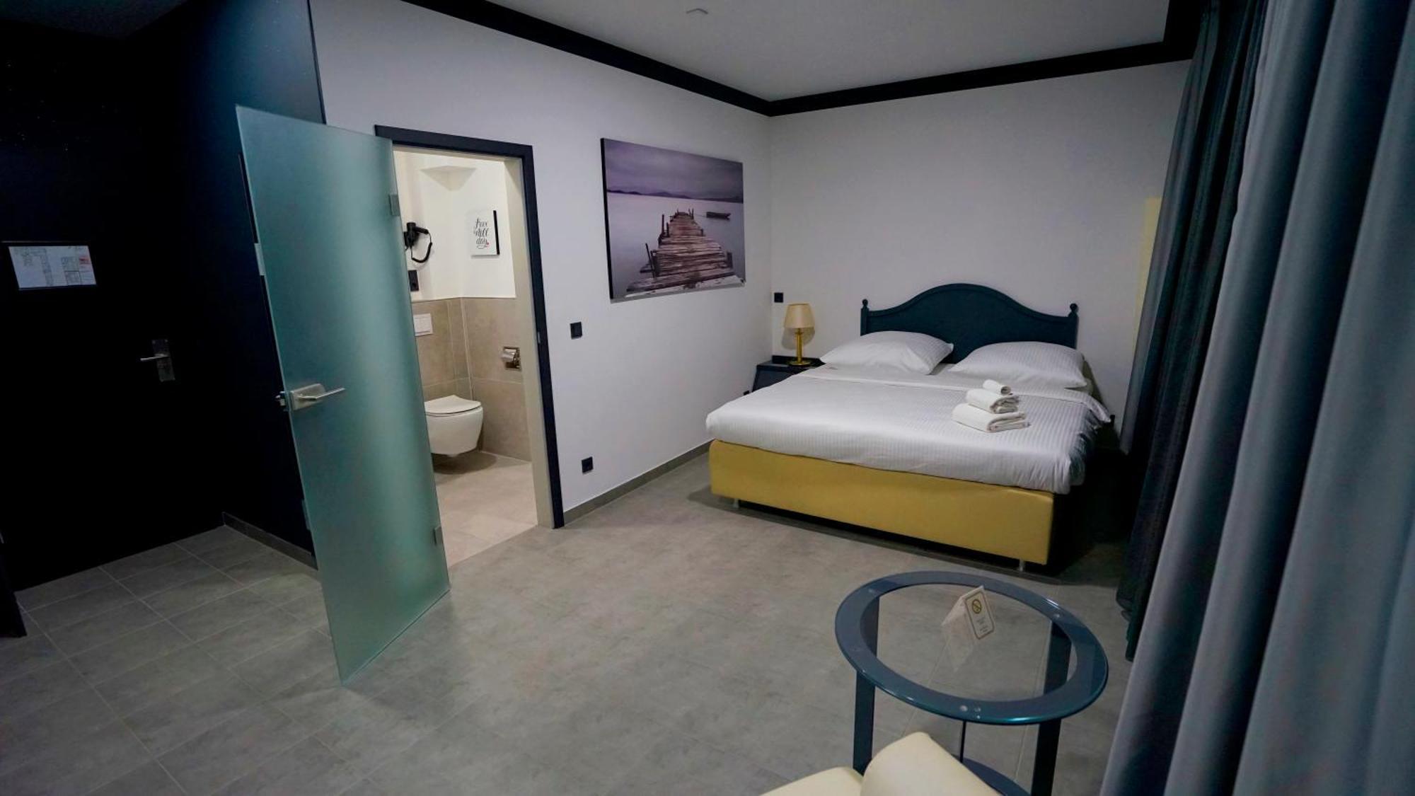 Tibet Hotel Am Airport Duesseldorf-ラーティンゲン エクステリア 写真